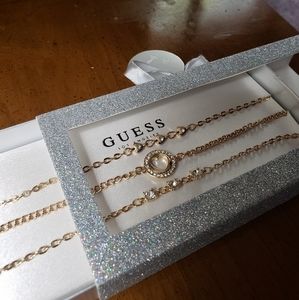 Guess Triple Choker 🎁